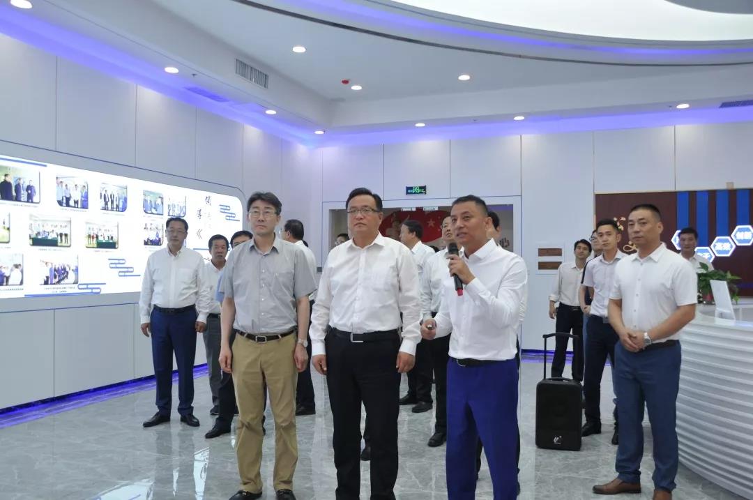 孫述濤市長為“山東大生命科學工程產(chǎn)業(yè)技術(shù)研究院”揭牌并考察英盛生物研發(fā)生產(chǎn)基地